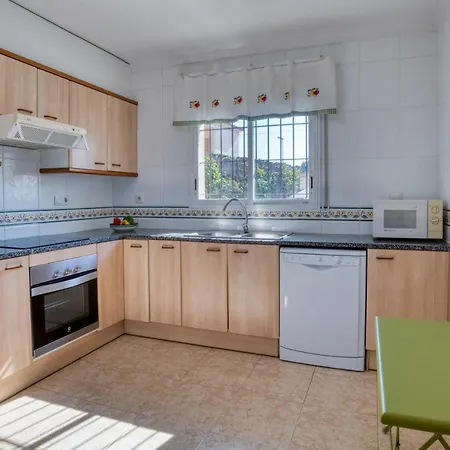 Holiday home Vela, Casa Con Piscina Privada A Pocos Metros De La Playa *