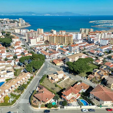Vela, Casa Con Piscina Privada A Pocos Metros De La Playa *