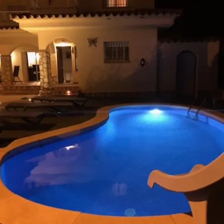 Hébergement de vacances Vela, Casa Con Piscina Privada A Pocos Metros De La Playa *