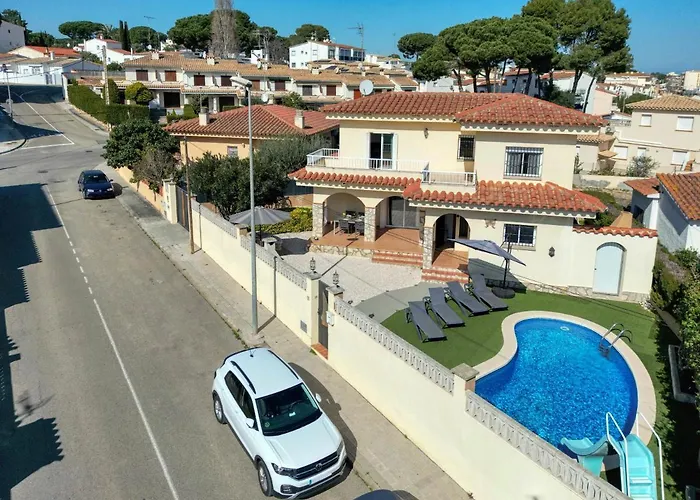 Vela, Casa Con Piscina Privada A Pocos Metros De La Playa * L' Escala
