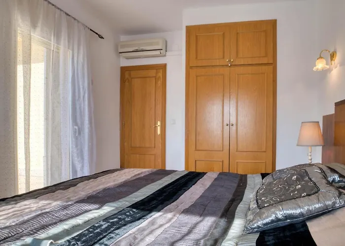 Vela, Casa Con Piscina Privada A Pocos Metros De La Playa L' Escala